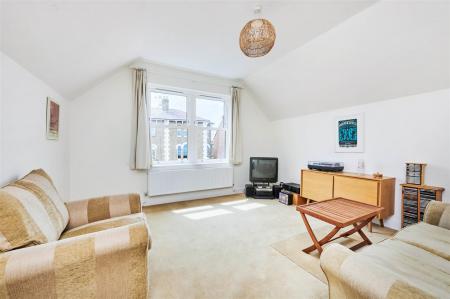 James_Anderson_-_Flat__Upper_Richmond_Road_West.jp