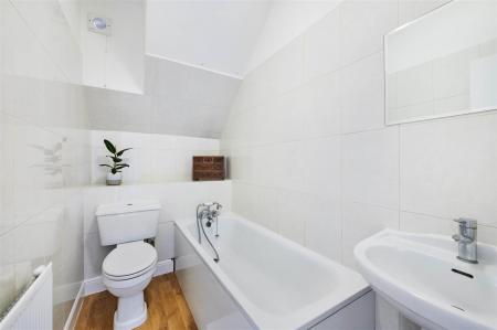 James_Anderson_-_Flat__Upper_Richmond_Road_West_8.