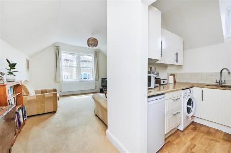 James_Anderson_-_Flat__Upper_Richmond_Road_West_6.