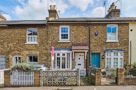 James_Anderson_-_Stanley_Rd__London_SW14_7EB__UK_1