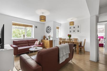 James_anderson-63_chertsey_court-sw14__5_.jpg