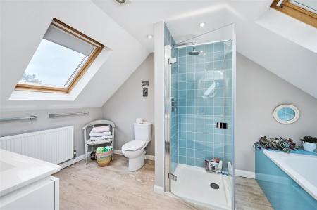 James_Anderson_-_Stonehill_Road_London__SW14_8RR_3