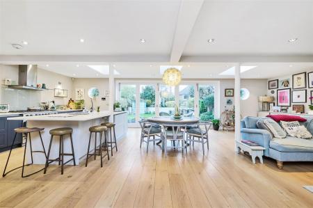 James_Anderson_-_Stonehill_Road_London__SW14_8RR_1