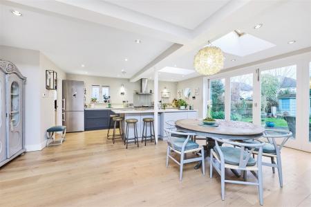 James_Anderson_-_Stonehill_Road_London__SW14_8RR_8