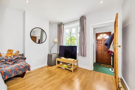 James_Anderson_-_Alexandra_Road_London__SW14_8DN_8