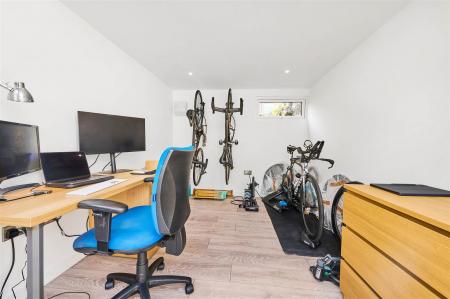 James_Anderson_-_Alexandra_Road_London__SW14_8DN_1