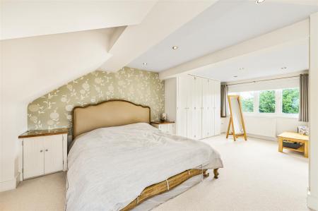 James_Anderson_-_Observatory_Road__London__SW14_7Q