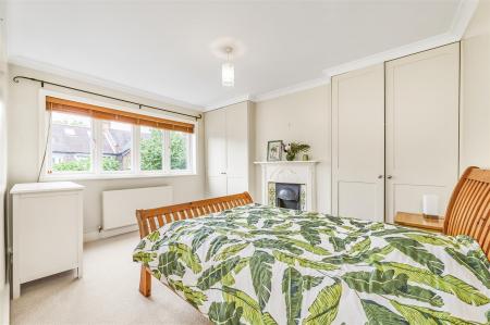 James_Anderson_-_Observatory_Road__London__SW14_7Q