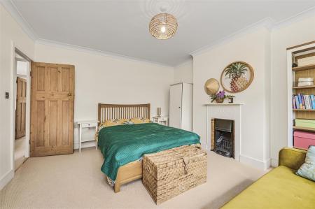 James_Anderson_-_Observatory_Road__London__SW14_7Q