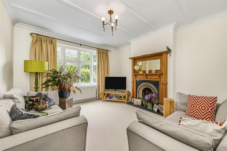 James_Anderson_-_Observatory_Road__London__SW14_7Q