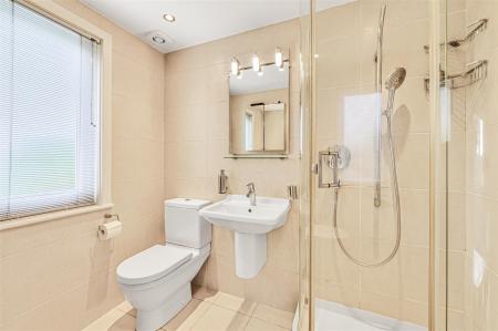 James_Anderson_-_Observatory_Road__London__SW14_7Q