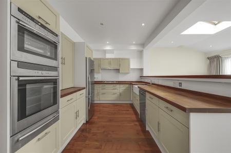 James_Anderson__Observatory_Road_East_Sheen__SW14_