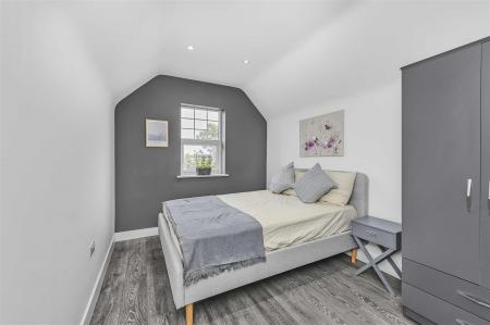 James_Anderson_-_Flat_8_422_Upper_Richmond_Road_We