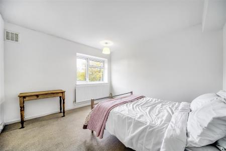 James_Anderson_Sheen_Sales_104_Chertsey_Court_Clif