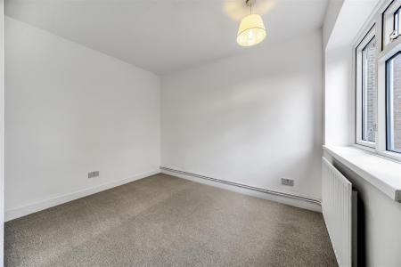 James_Anderson_Sheen_Sales_104_Chertsey_Court_Clif