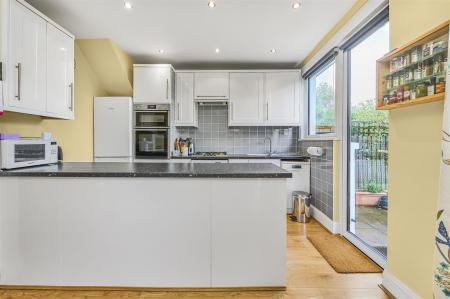 James_Anderson_-_Graemedyke_Avenue_London__SW14_7B