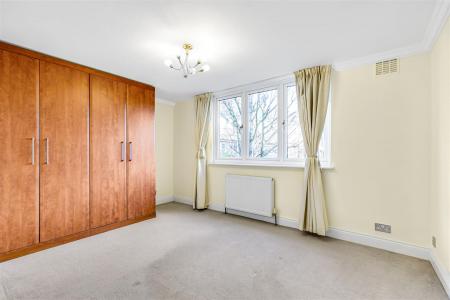 JA-3_Park_Court__Sheen_Gate_Gardens__East_Sheen_SW