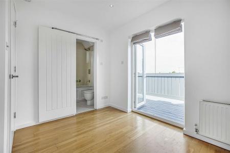 bedroom2.jpg