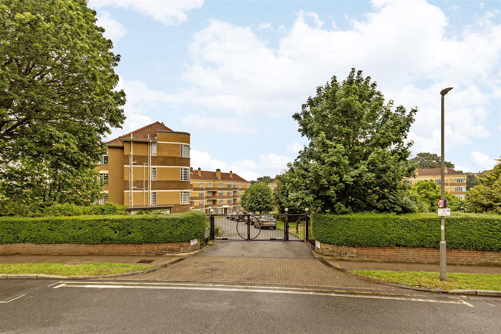 2 bedroom House for sale in Putney