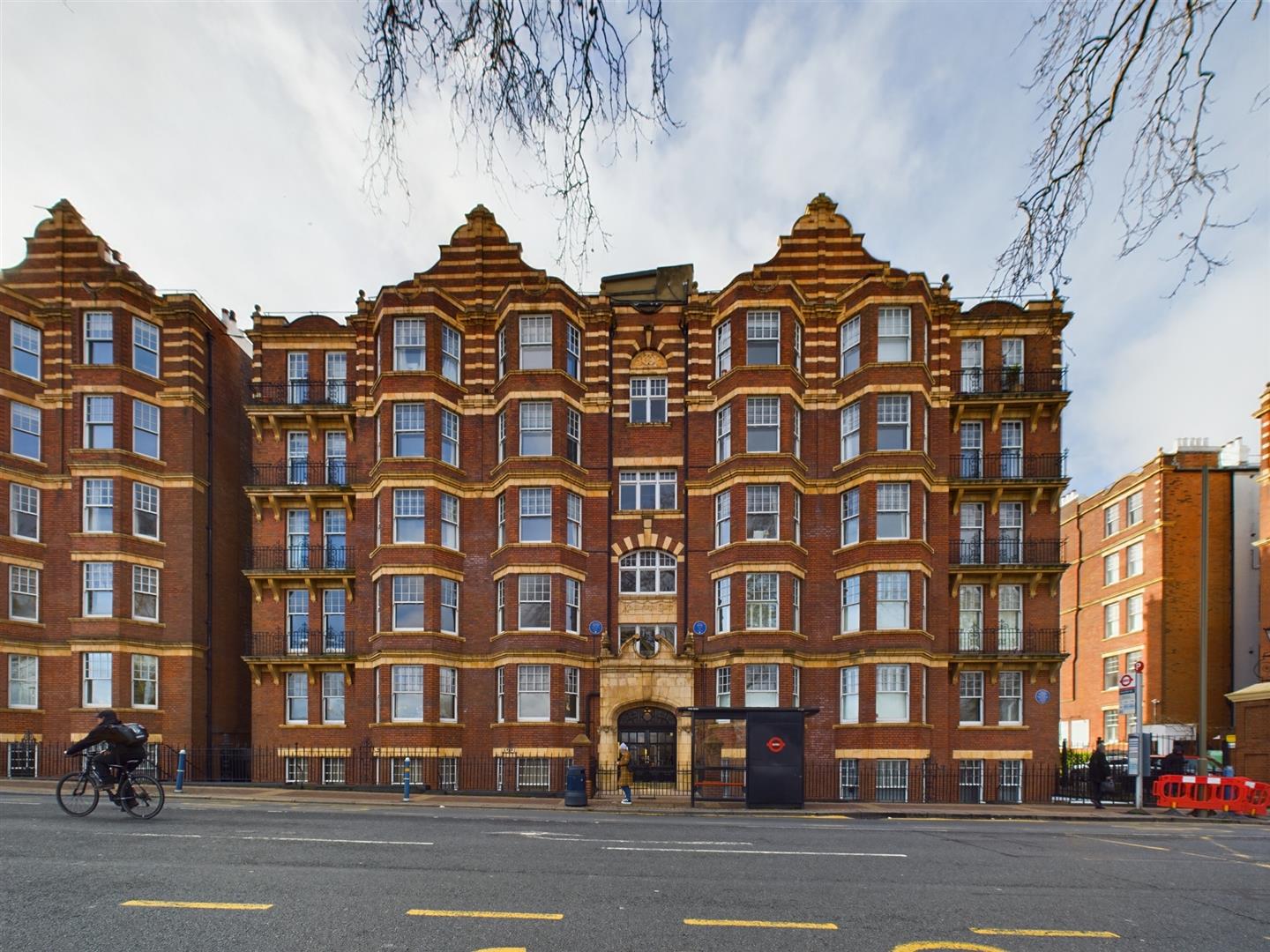 3 bedroom Flat for sale in London