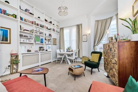James_Anderson_-__Putney_High_Street__Putney_15.jp