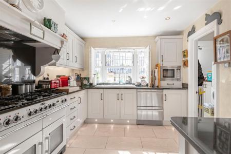 james_anderson_-_17_beaufort_close__36_.jpg
