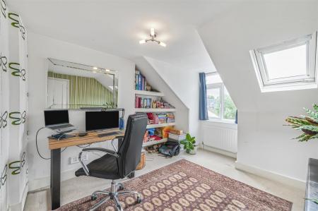 James_Anderson_-_Chelverton_Road__London_SW15_1RW_