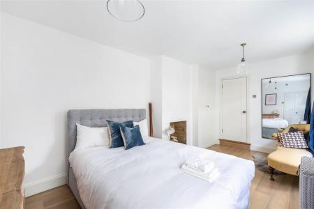 40_Rotherwood_Road-4.jpg