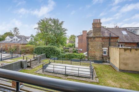 JA-27_Millbrooke_Court__Keswick_Rd_SW15_2RA-10.JPG