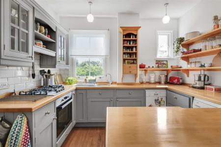 james_anderson_-_85a_erpingham_rd__6_.jpg