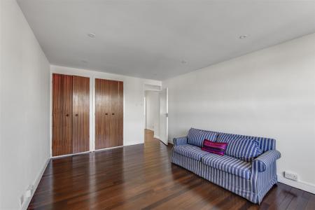 james_anderson_-_23_fairlawns__13_.jpg