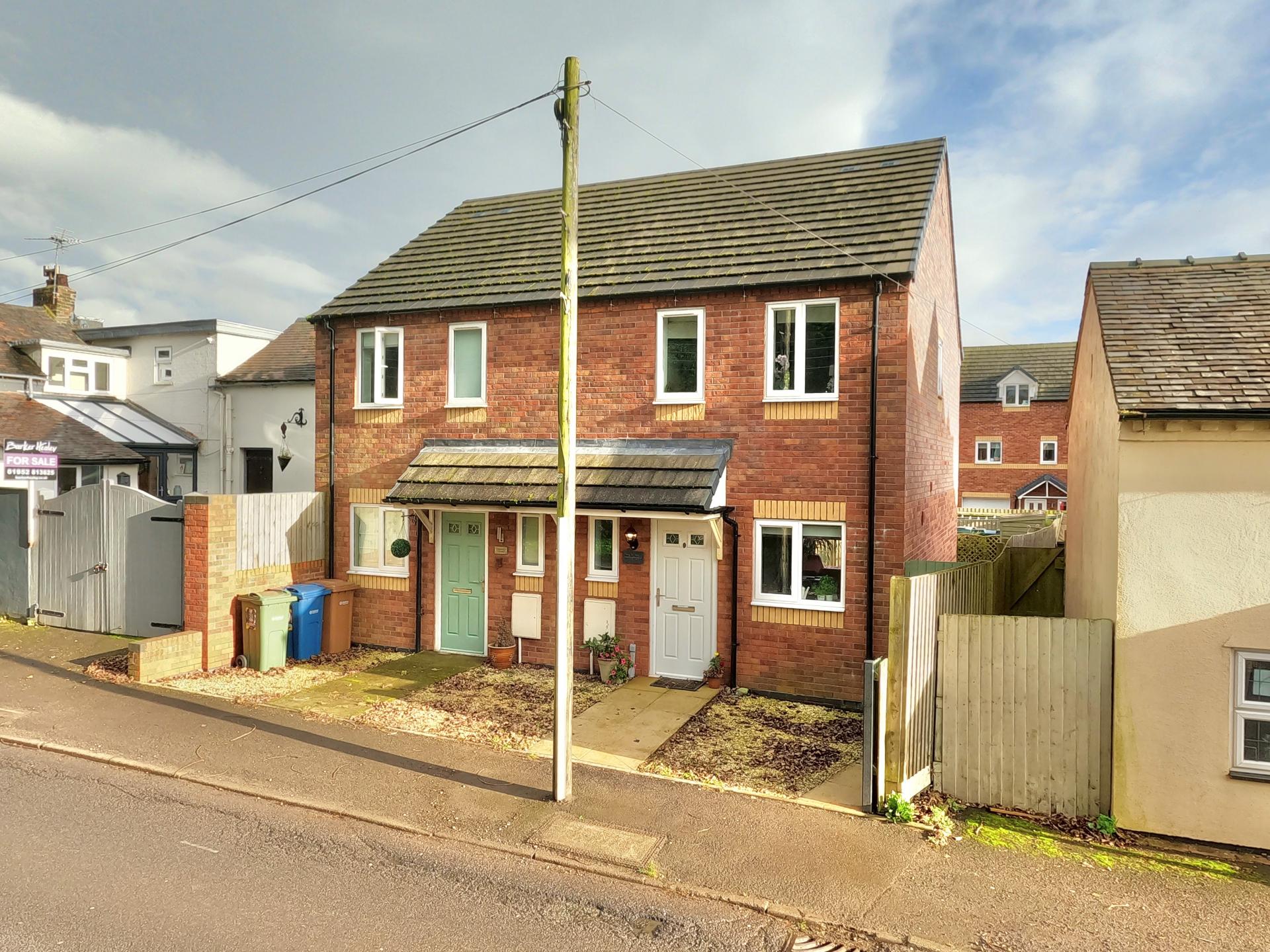 2 bedroom House for sale in Woodseaves