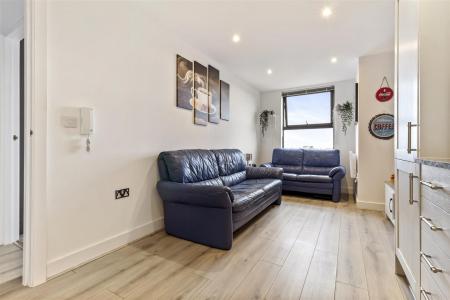 109 Columbia House internals_002.JPG