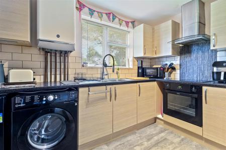 Sunningdale Court 42-011.jpg