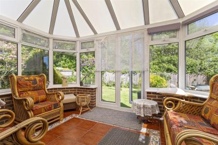 Cowdray Close, 14-016.jpg