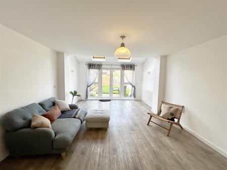 LOUNGE 1.jpg