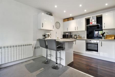 Woodsdale Court, 6_06.JPG