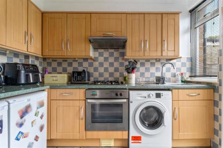 Bulkington Avenue, 90-006.jpg