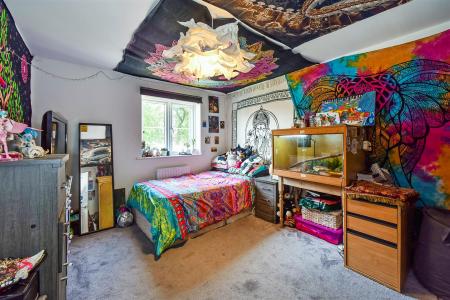 Bed 2.jpg