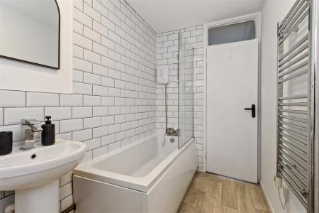 2 Helen Court-005.jpg