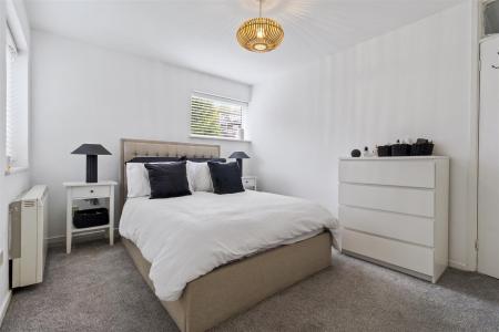 2 Helen Court-002.jpg