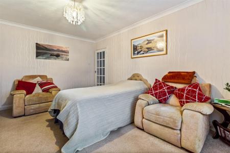 3 Twyford Close-002.JPG