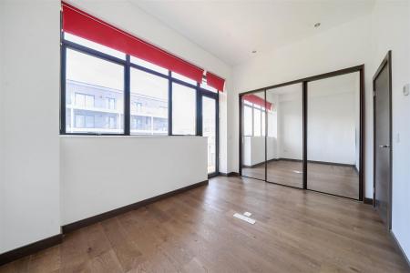 Korda House - Bed 1 b.jpg
