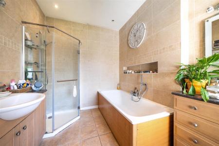 Cassiobridge Road - Bathroom.JPG