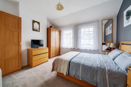 Cassiobridge Road - bed 1b.JPG