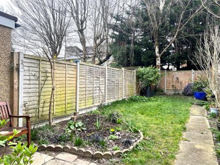 Cassiobridge Road - Garden 1.jpg