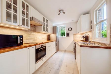 Cassiobridge Road - kitchen.JPG