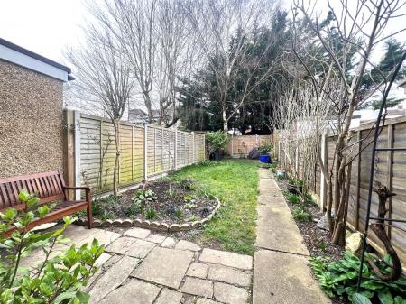 Cassiobridge Road - Garden.jpg