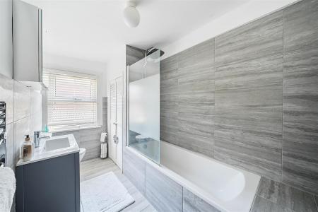 Bathroom 1.jpg