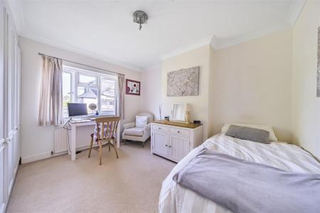 Swiss Avenue - Bed 3.jpg